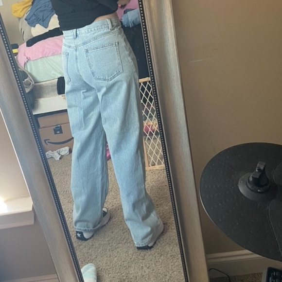 NWOT Light Wash High-Waisted Forever 21 Jeans - Picture 13 of 14